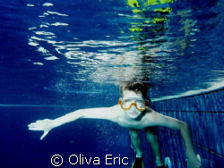 Dans la piscine by Oliva Eric 
